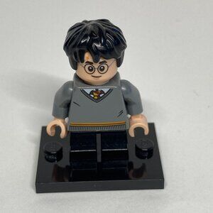 LEGO Harry Potter Minifigure Gryffindor Sweater Black Pants hp150